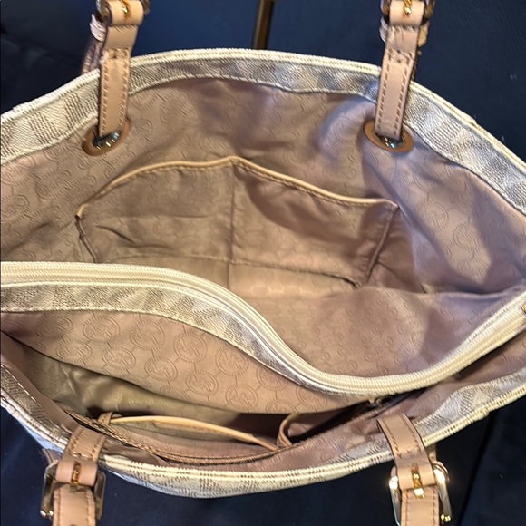 Michael Kors Monogram Cream and Tan Tote - Picture 4 of 9